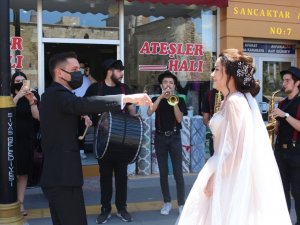 Ordulu damat Sivas’tan orkestra ile gelin aldı