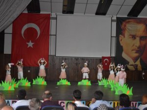 Karacasulu miniklerden yılsonu şenliği