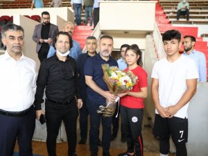 Dağlı Kozan’da esnaf ve gençleri dinledi