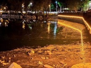 Turgut Özal Tabiat Parkı Gölü çöplere teslim oldu