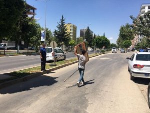 Zabıtadan kaldırım işgali denetimi