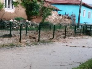 Aslanapa ve Çavdarhisar’da dolu ve sel