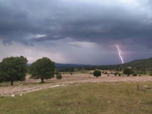 Kütahya’da şimşekler böyle görüntülendi