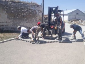 Horasan’da mahallelere kilitli taş çalışması
