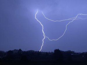 Şimşekler geceyi böyle aydınlattı