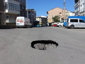 Yol çöktü, vatandaşın aldığı önlem gülümsetti
