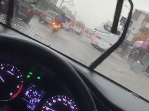 Bursa’da sağanak yağış hayatı olumsuz etkiledi