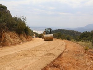 Kaş Aklar grup yolunda asfalt çalışması