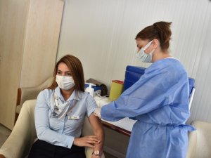 Yüreğir Belediyesi personeline korona virüs aşısı