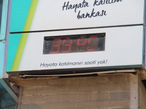 Elazığ’da bunaltıcı sıcaklık, termometreler 39’u gösterdi
