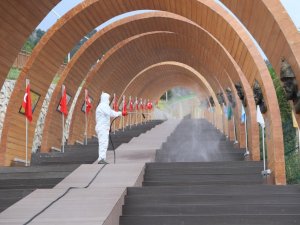 Seyir Tepesinde 405 bin metrekare dezenfekte mesaisi