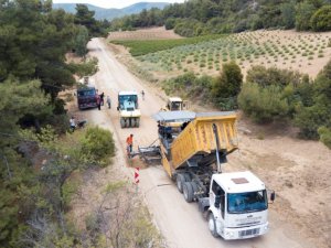 Afyonkarahisar’da gül ve lavanta bahçelerinin yolları yapılıyor