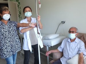 Doktor ozonu önce kendisine sonra hastalara uygulamaya başladı