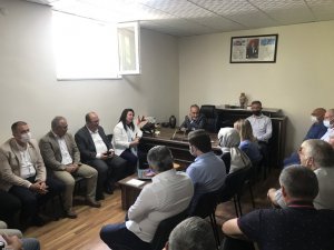 İskenderoğlu, muhtarların taleplerini dinledi