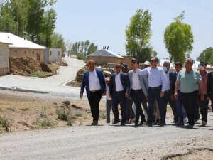 Gürpınar Belediyesi 500 bin metrekare parke taşını yollarla buluşturuyor