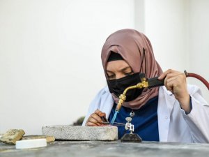 Gümüş atölyesinin altın kadınları