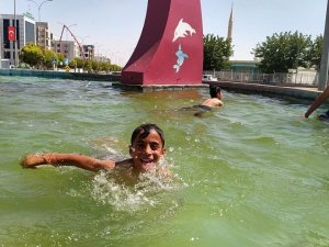 Şanlıurfa’da sıcak hava bunaltıyor