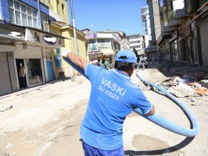 VASKİ’nin içme suyu şebeke hattı yenileme çalışmaları devam ediyor