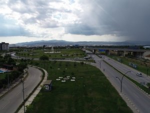 Manisa’nın giriş ve çıkışları yapılan peyzaj çalışmalarıyla güzelleşiyor