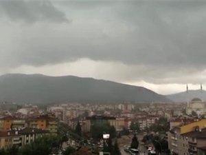 Karabük’te yıldırım düşme anı anbean kaydedildi