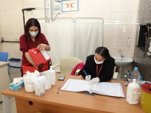 Aşı uygulama merkezlerinde yoğunluk devam ediyor