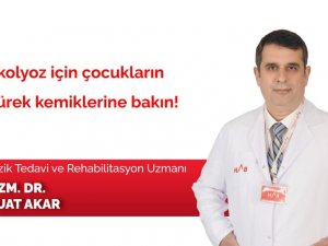 Skolyoz için çocukların kürek kemiklerine bakın