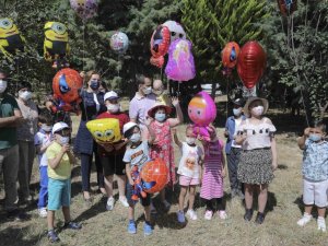 Dokuz Eylül’de tedavi gören miniklerden meyve hasadı