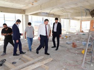 Karaköprü’de yüzme havuzu çalışmaları sürüyor