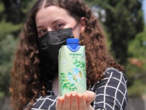 Bu şişe doğada çözünerek tohum saçıyor; ağaca dönüşüyor