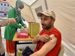 Kırmızı kategoride olan Ağrı’da mobil aşı stantları ilgi görüyor