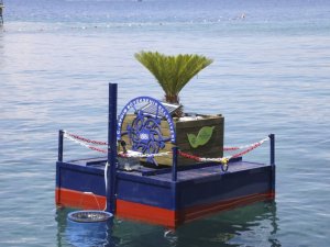 Aydın Büyükşehir Belediyesi yüzer çöp kovası üretti