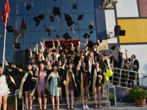 Başak Koleji öğrencileri mezuniyet töreninde buluştu