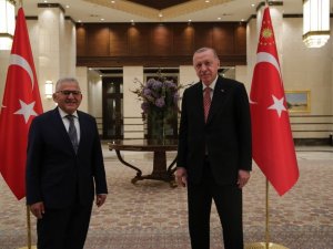 Cumhurbaşkanı Erdoğan, Büyükkılıç’ın da olduğu 40 belediye başkanı ile görüştü