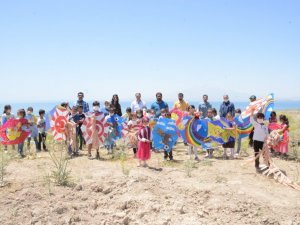 Tuşba Belediyesinden çocuklar için uçurtma şenliği