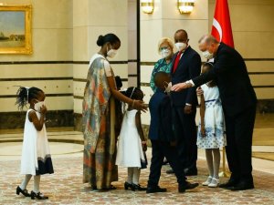 Ruanda Büyükelçisi Mironko, Cumhurbaşkanı Erdoğan’a güven mektubu sundu