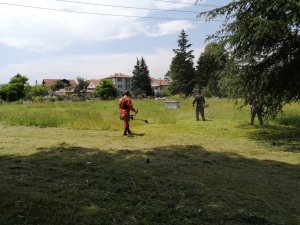 80 kişilik ekip kenti temizliyor