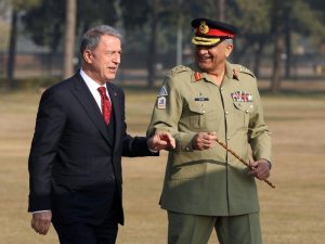 Bakan Akar, Pakistan Kara Kuvvetleri Komutanı Bajwa’yı kabul etti