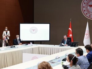 Bakan Koca: “Cumadan itibaren 18 yaşından gün almış olan herkes randevu alabilir olacak”