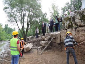 Aizanoi Antik Kenti’nin toprağa gömülmüş tarihi hayata dönüyor
