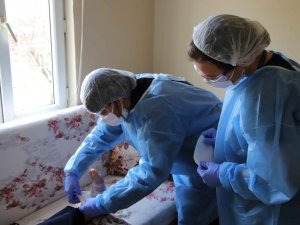 Kartal Belediyesi evde ücretsiz sağlık hizmeti ile komşularının yanında