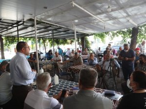 Aydın Büyükşehir bürokratları ’Büyükşehir Sahada’ projesi kapsamında vatandaşları dinliyor