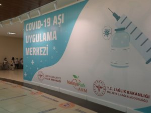 Malatya’da AVM’de aşılama devam ediyor