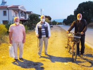 Burhaniye’de kaldırımsız cadde kazalara davetiye çıkarıyor