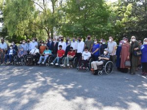 15 tekerlekli sandalye törenle teslim edildi