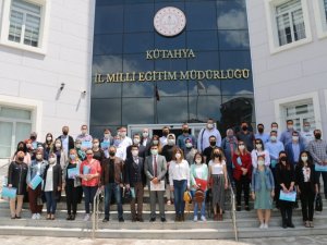 Kütahya’da YENEP eğitici eğitimlerine katılan öğretmenlere sertifika