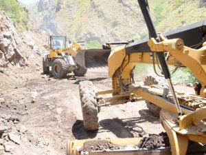 Şırnak’taki yayla yollarında hummalı çalışma