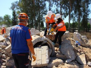 AFAD gönüllüleri aldıkları eğitimlerle uzmanlaşıyorlar