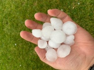 Silivri’de ceviz büyüklüğünde dolu yağışı