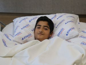 Doktorun inanılmaz hayat mücadelesi...Sedyenin üzerine çıktı böyle kurtardı