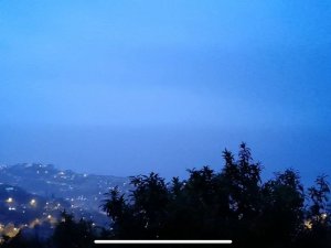 Zonguldak’ta şimşekler geceyi aydınlattı